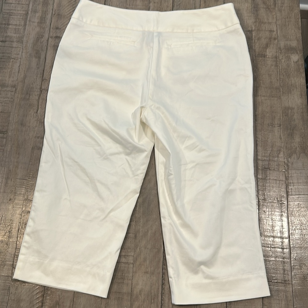 Worthington Modern Fit White Capris Comfortable and Versatile Women's Size 8 - Picture 3 of 10